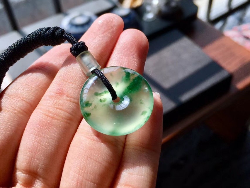 同样价格买翡翠还是钻石,同样价格买翡翠还是和田玉