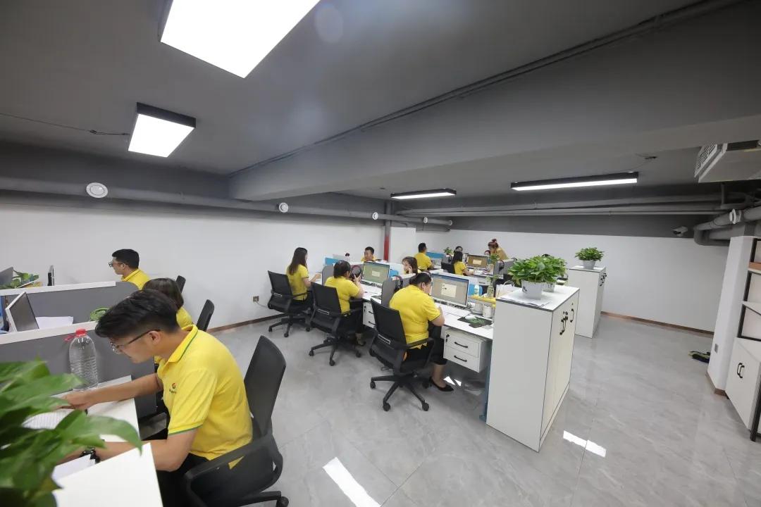 新发地产开大会,新发地产集团大合照