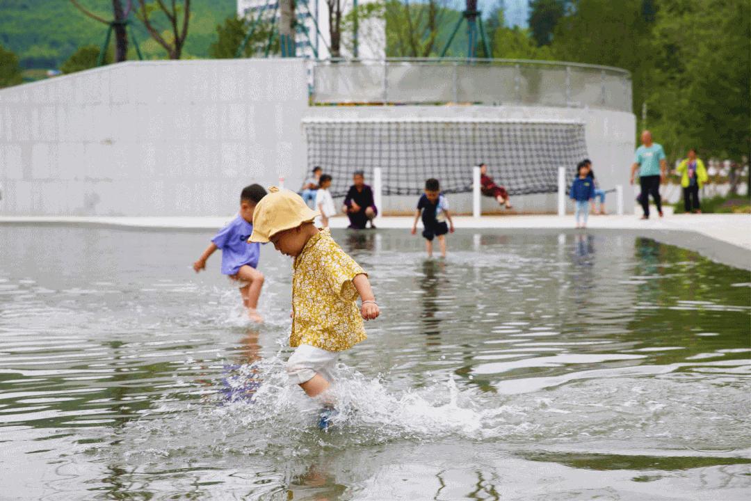 篮球场亲子运动健身,全民健身公园篮球场开放时间