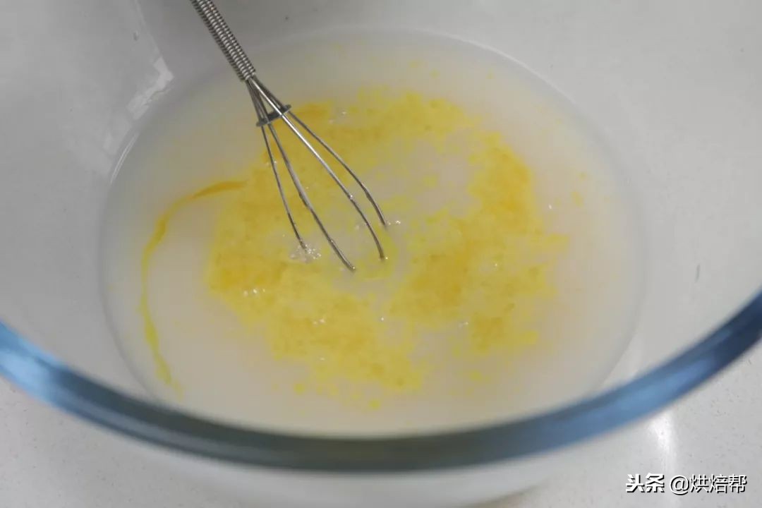 全程不用手和面的面包做法,不用发酵也不用揉面做出来的面包