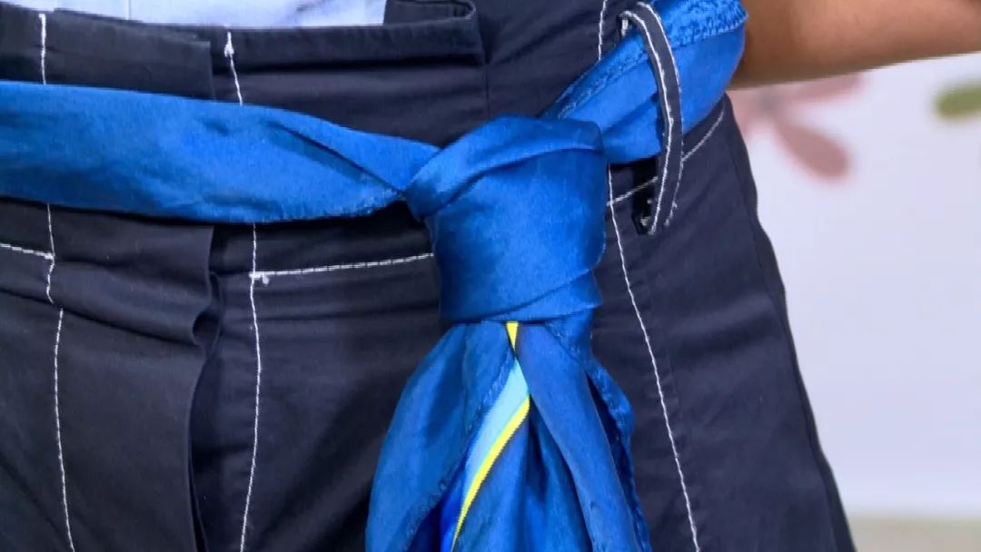 适合秋天用的丝巾,秋天的丝巾女装的怎样围才好看