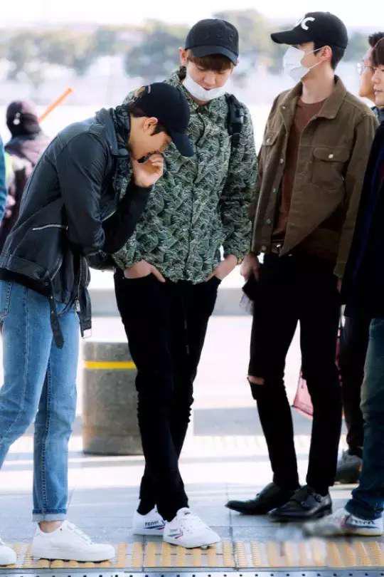 还在看钩子和三杠吗？这4个品牌的鞋，值得你收藏