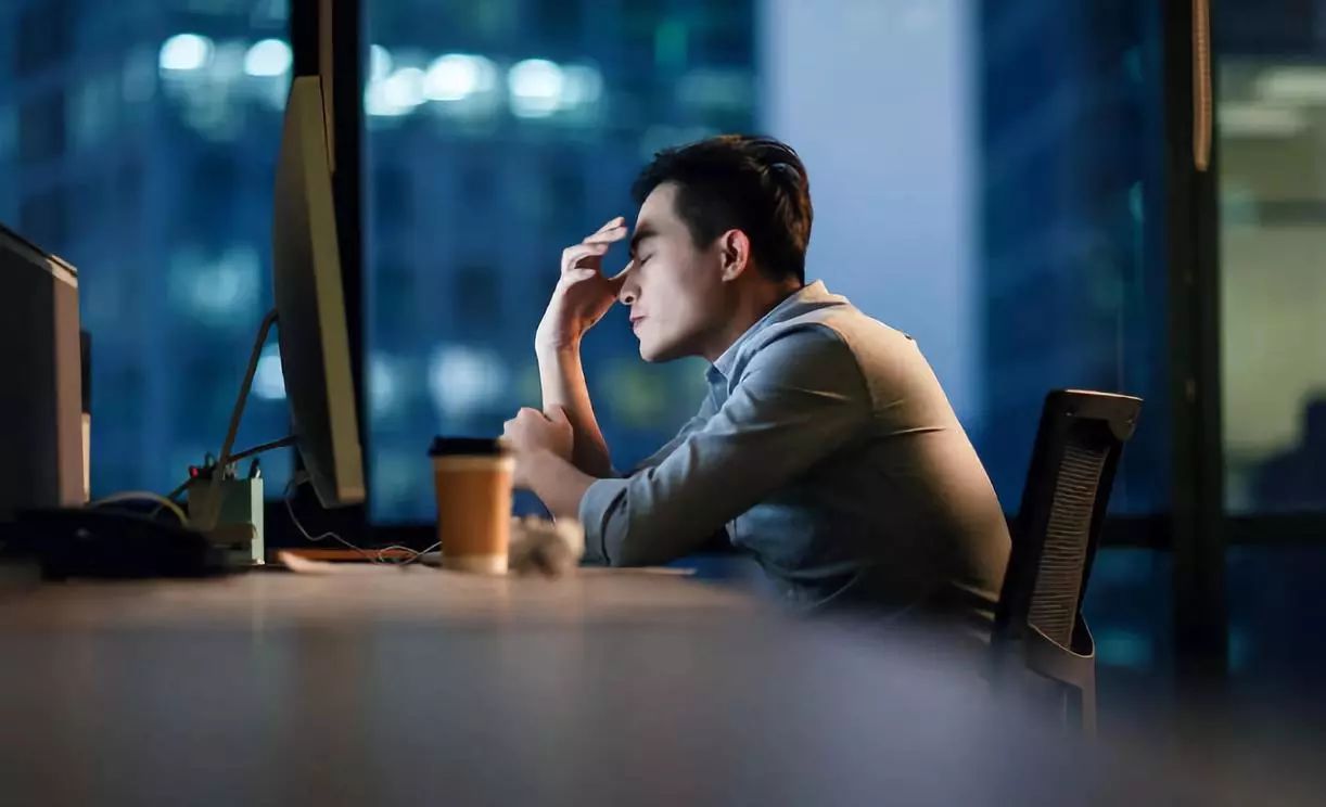 脸颊两侧长痘用什么药膏止痒祛痘,脸上长痘痘的原因和改善方法女生