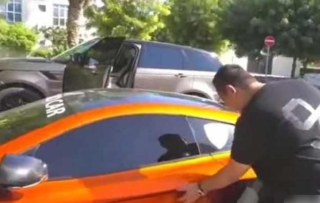 迪拜土豪提了迈凯伦,迪拜土豪买了辆迈凯伦