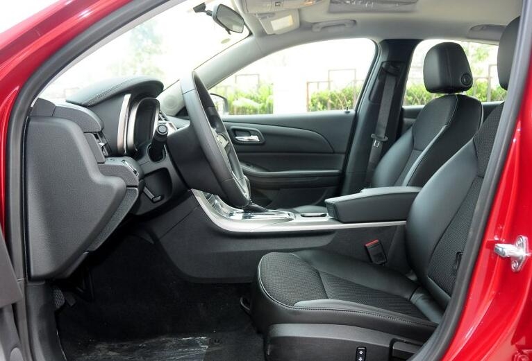 空间最大的10多万的轿车,15万公里的迈锐宝值得买吗