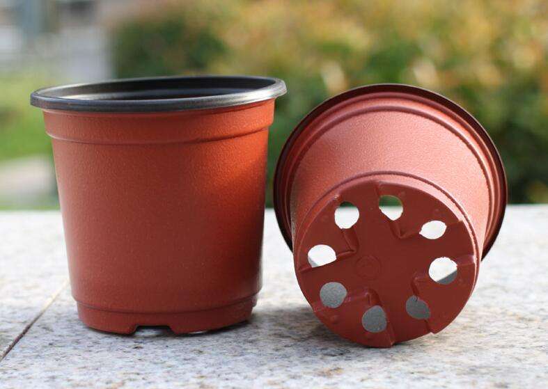 塑料花盆和陶瓷花盆哪个养花好,养花用什么材质的花盆最好