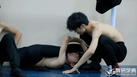 娶舞蹈生为妻是一种什么体验,对象男是舞蹈生是种什么样的体验