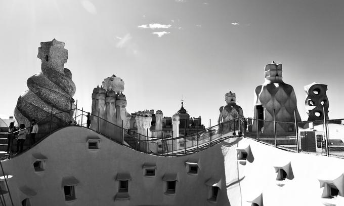 米拉之家是什么风格建筑,和米拉之家相似的建筑