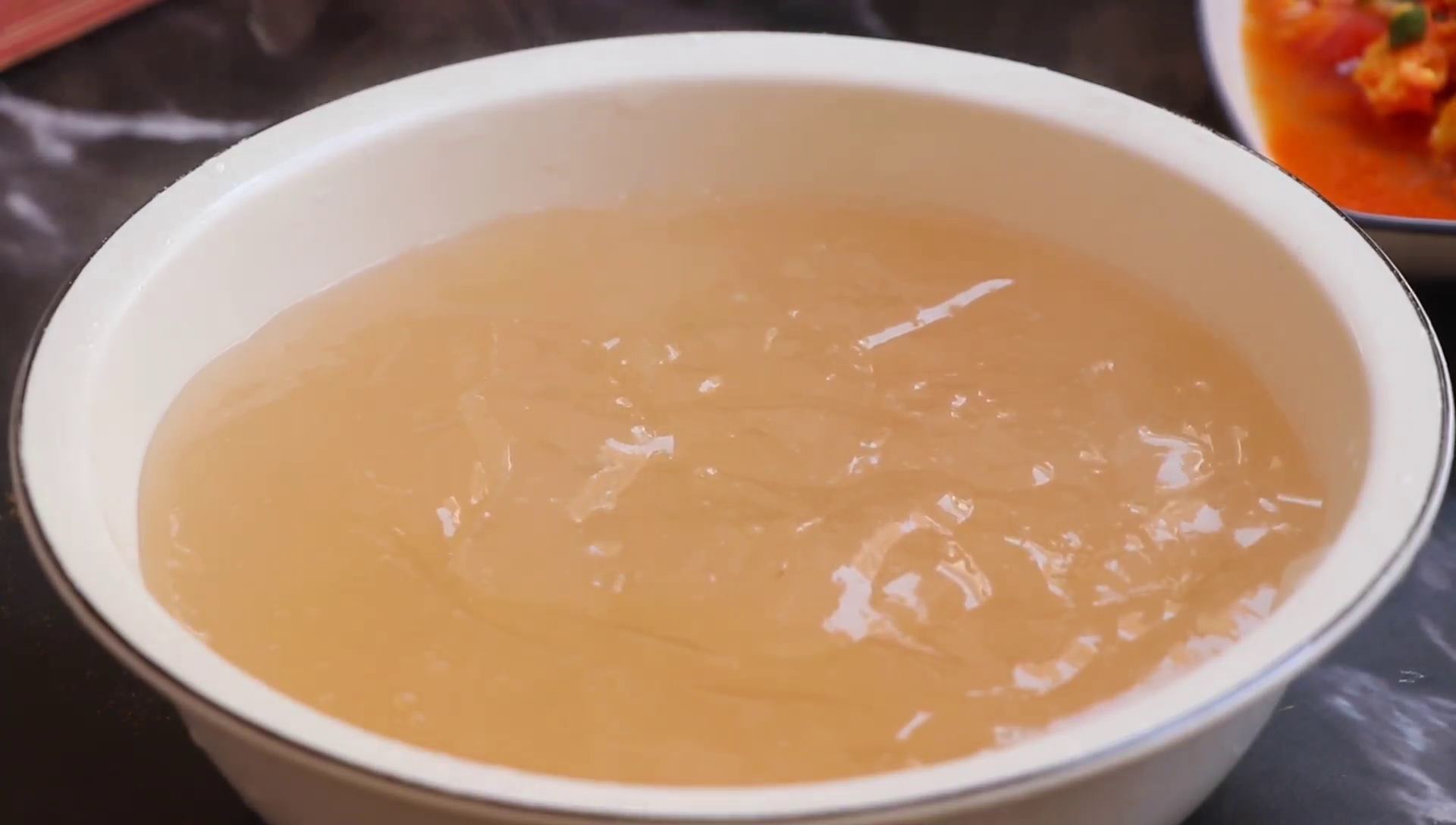 想吃凉粉汤汁咋做,怎么样做凉粉又软又好吃