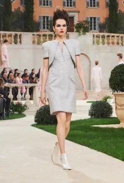 chanel香奈儿1995年时装秀,chanel香奈儿2015高级时装秀