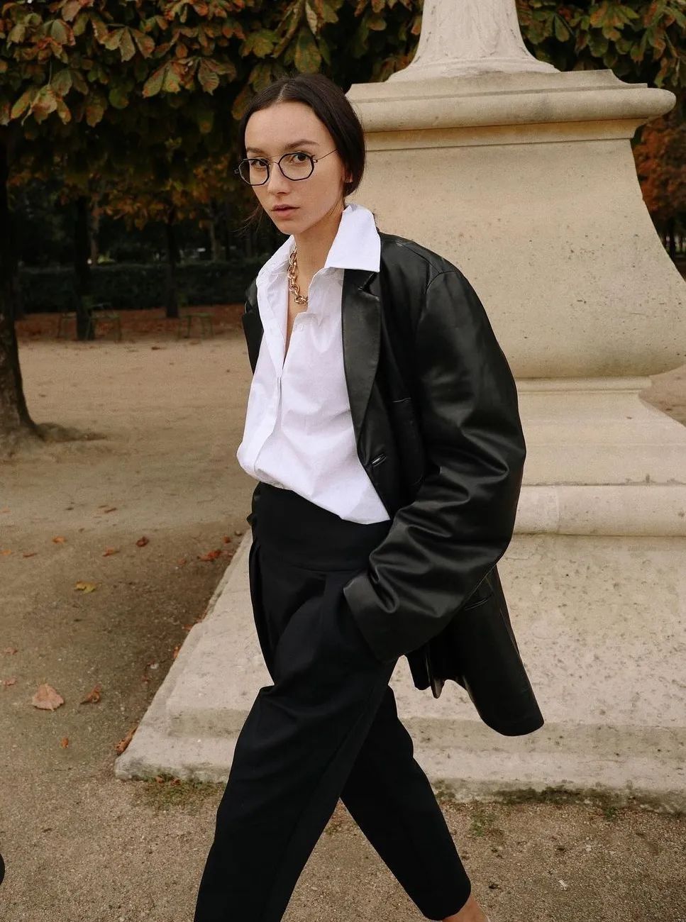 一件皮西装可以有多帅？时髦精们早已给出了答案