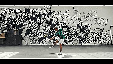 简单又好学的起球技巧,15秒教你学会花式起球