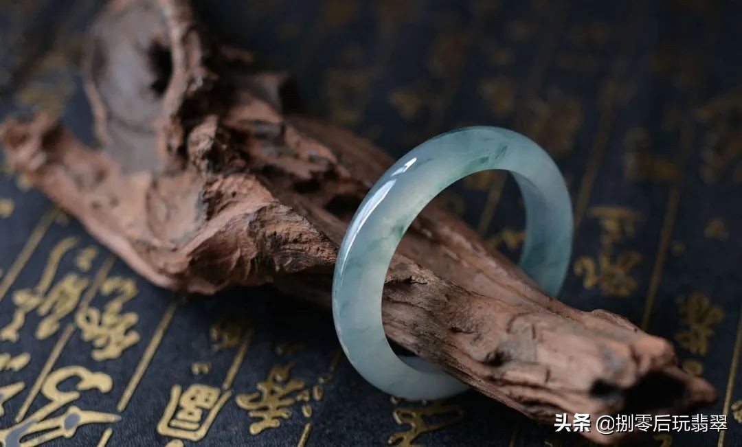 上过蜡的翡翠不能要？​有人拿开水去蜡？不分清这一点伤财又害物