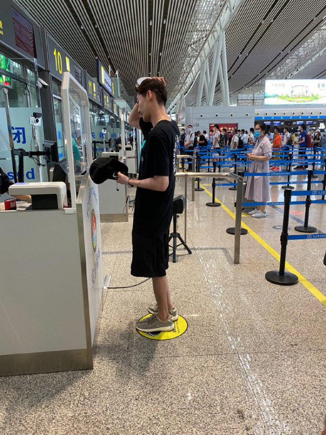 张翰穿搭夏天气质上衣,张翰蓝色衣服穿搭