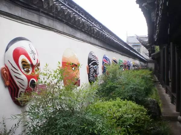 吴承恩故居变成六小龄童展览馆,为啥吴承恩故居有六小龄童的雕像