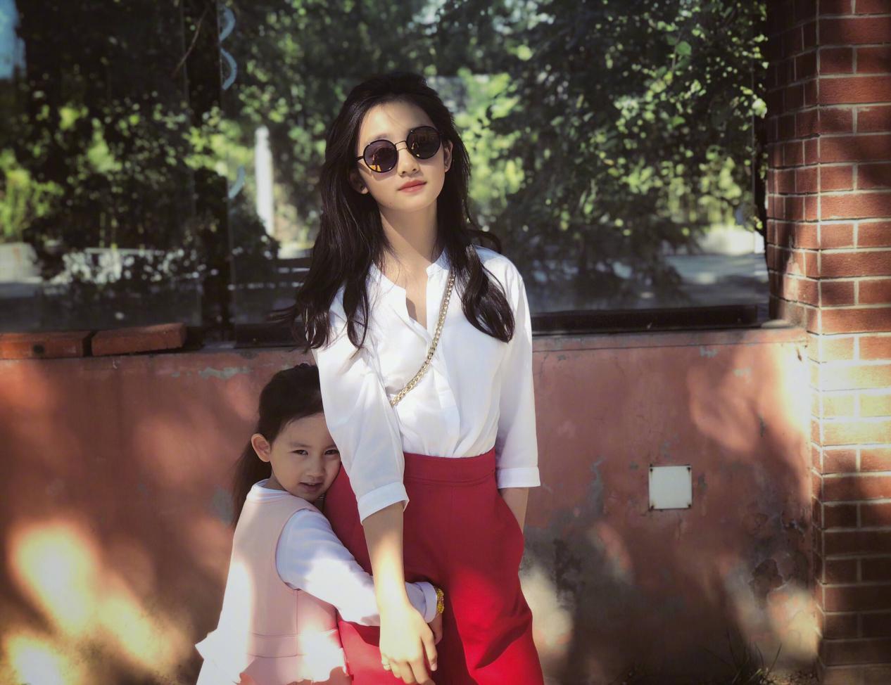 女孩太爱美怎么办,女儿很爱美是怎么回事