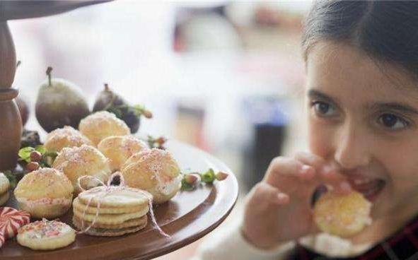 宝宝换牙牙齿稀疏牙缝大,小孩乳牙换的牙齿长得很丑怎么办