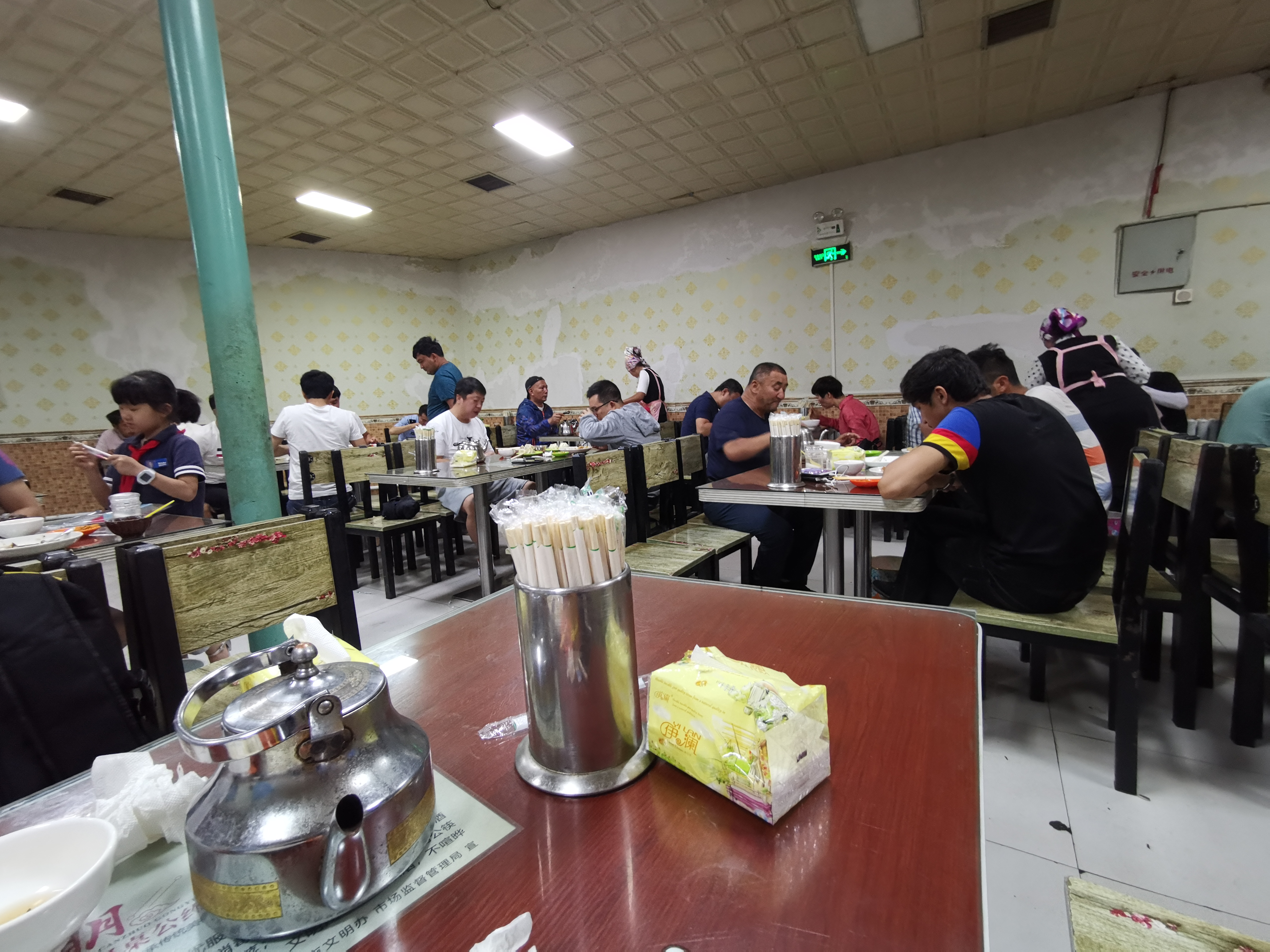 喀什古城南门艾力扎提抓饭美食,喀什艾力扎提抓饭有什么吃的