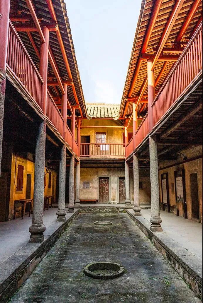 足球历史第一人是贝利还是梅西,世界足球史上最伟大的球王