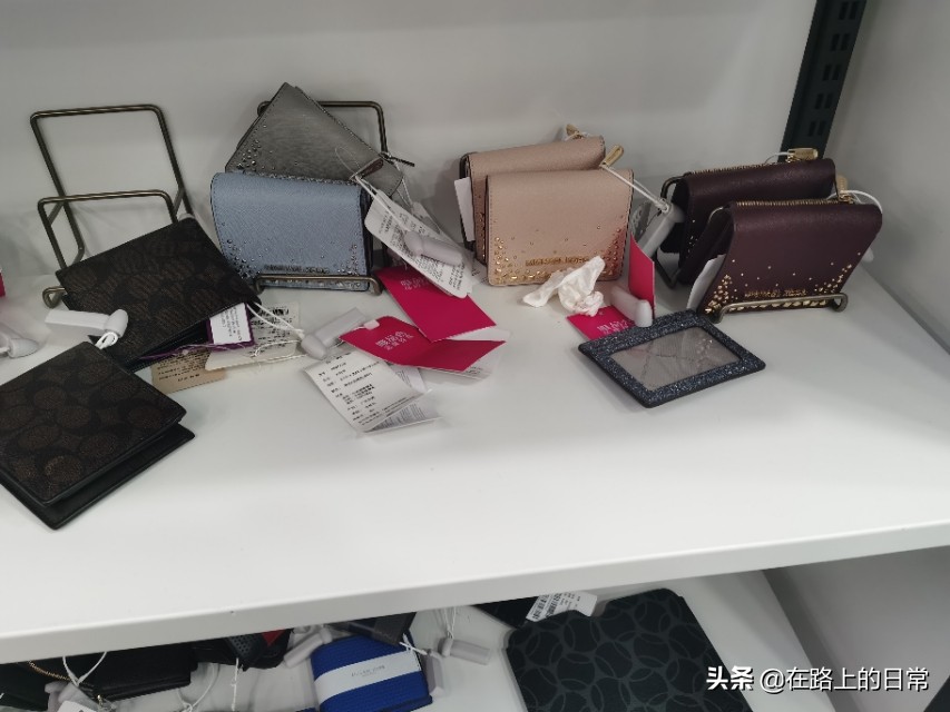 唯品会卖的mk和coach是正品吗,买coach包包现在哪里最合适