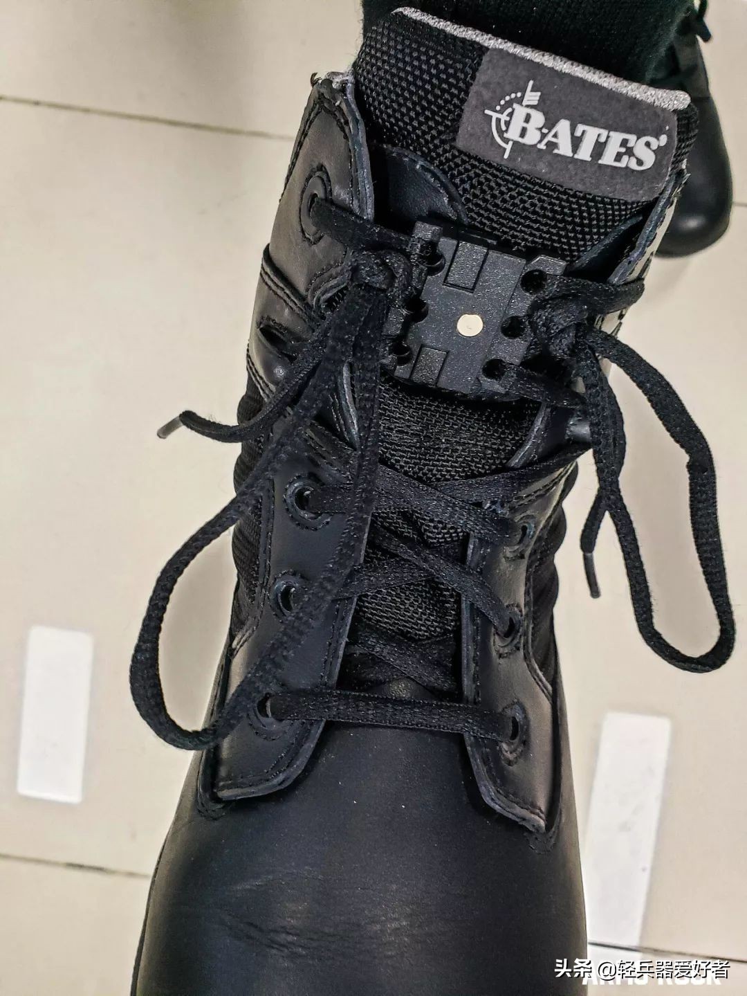 穿什么鞋更好的保护脚,军靴既能透气又能防水吗