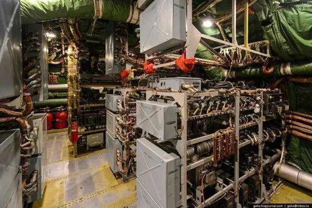 全面探索安-225，这个世上最大的飞机，32个轮子640吨起飞重量