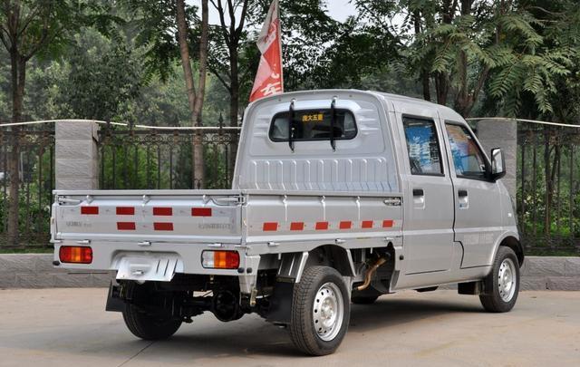 五菱宏光s动力怎么样视频,五菱荣光s和五菱宏光s哪个拉货好