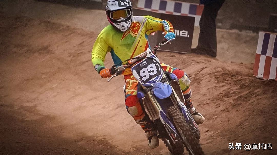 这摩托真好喝。。。不对....这酒真好骑！