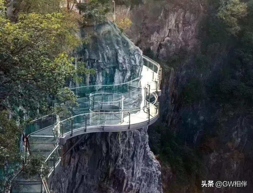 上海世茂深坑酒店建造过程,上海深坑酒店世界建筑奇迹