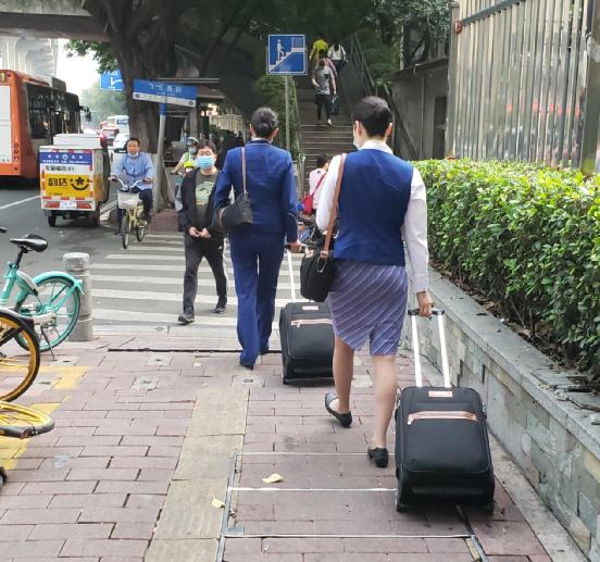 空乘一个人的真实生活,空乘生活到底是什么样子