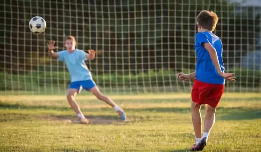 足球教练和指导的区别,足球教练是怎么教学员的