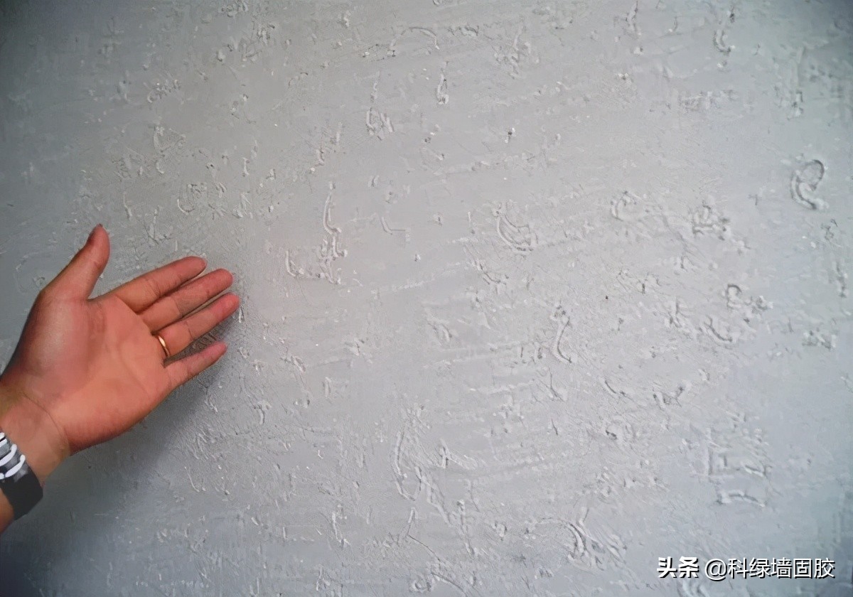 刮完腻子起小气泡可以打磨么,第二遍腻子怎么会有小气泡