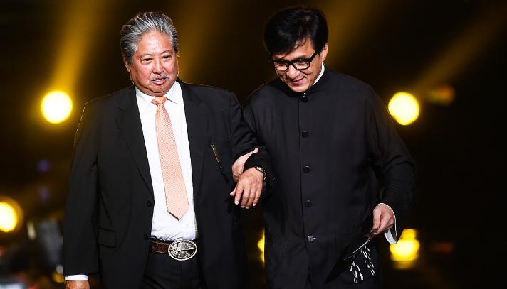 元彪洪金宝铁三角电影,成龙元彪洪金宝铁三角唱歌