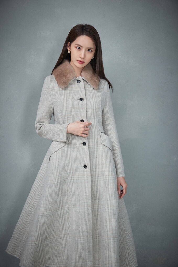 林允儿穿搭冬季,林允儿大冬天穿棉服配短裙来秀腿