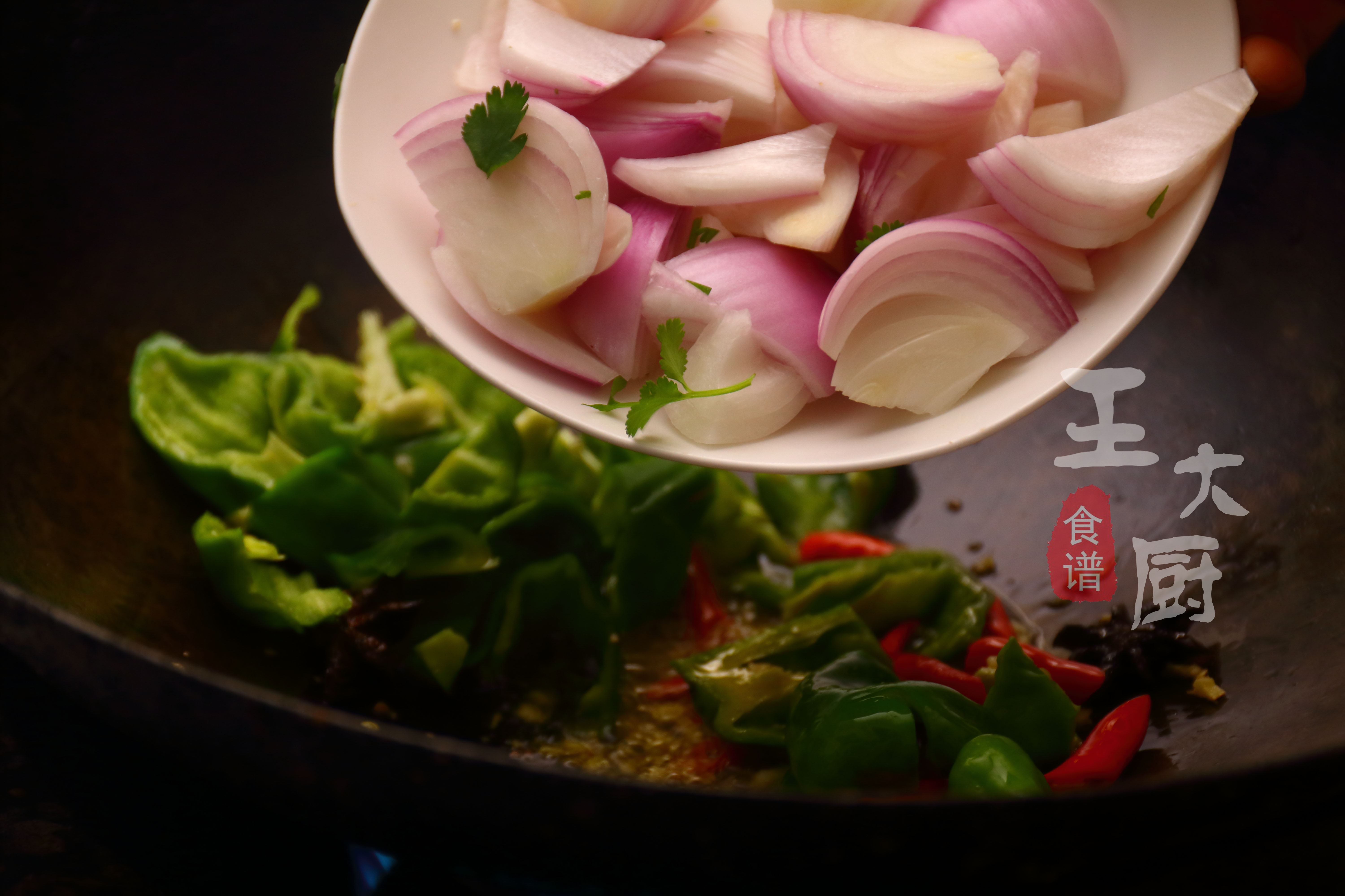 美食诀窍干锅肥肠,干锅肥肠怎么做好吃视频教程