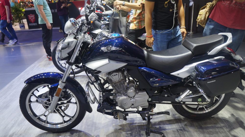 入门级国产太子车，金属味十足，配10.7升油箱，最大马力11.3匹