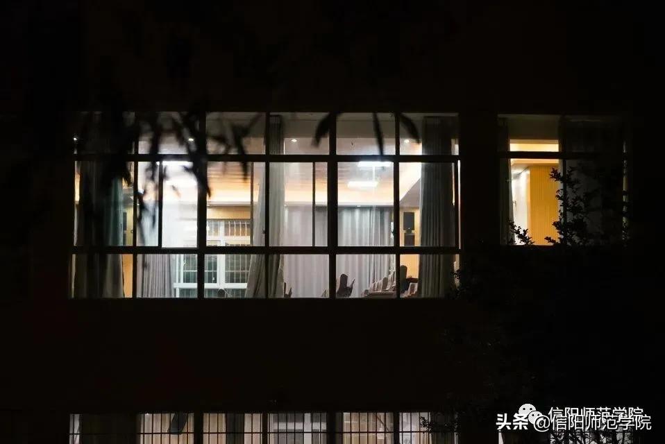 日落大道浪漫出逃歌词,在日落大道浪漫出逃下一句