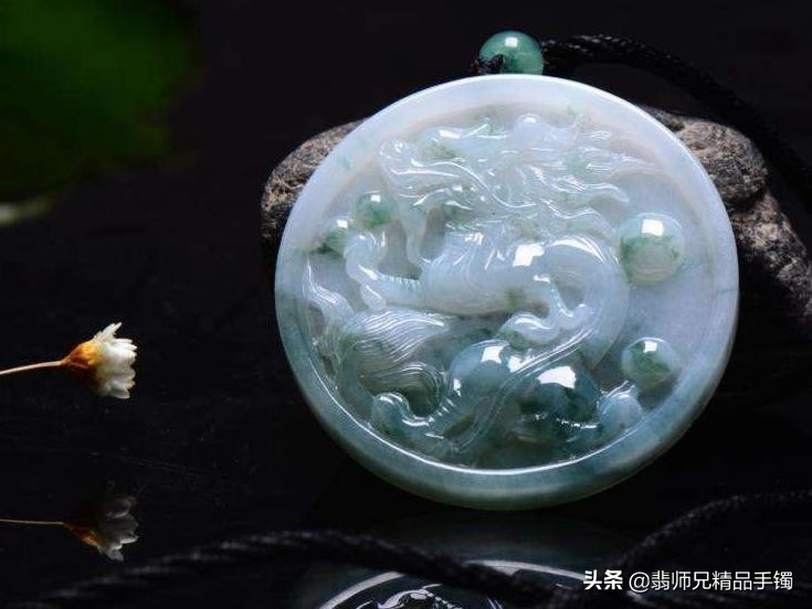 翡翠龙凤呈祥价值,翡翠龙凤牌的寓意
