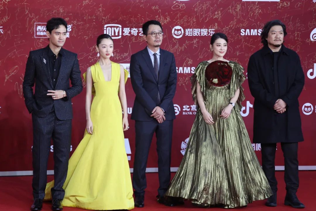 陈坤和巩俐走红毯颁奖,巩俐戛纳红毯惊艳全球