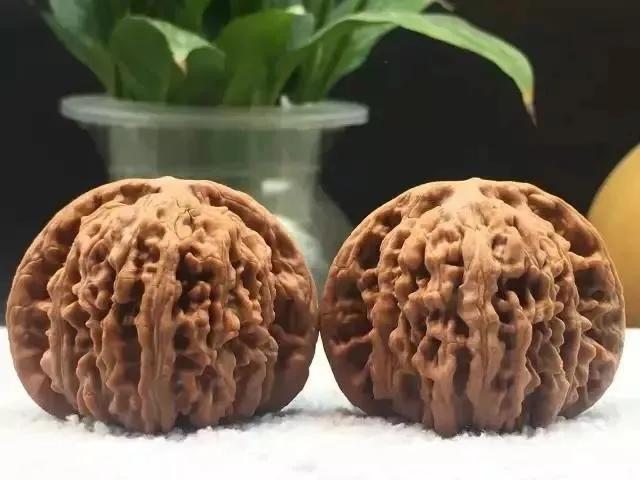 刚收到的文玩核桃刷出来有色差,文玩核桃有色差如何处理