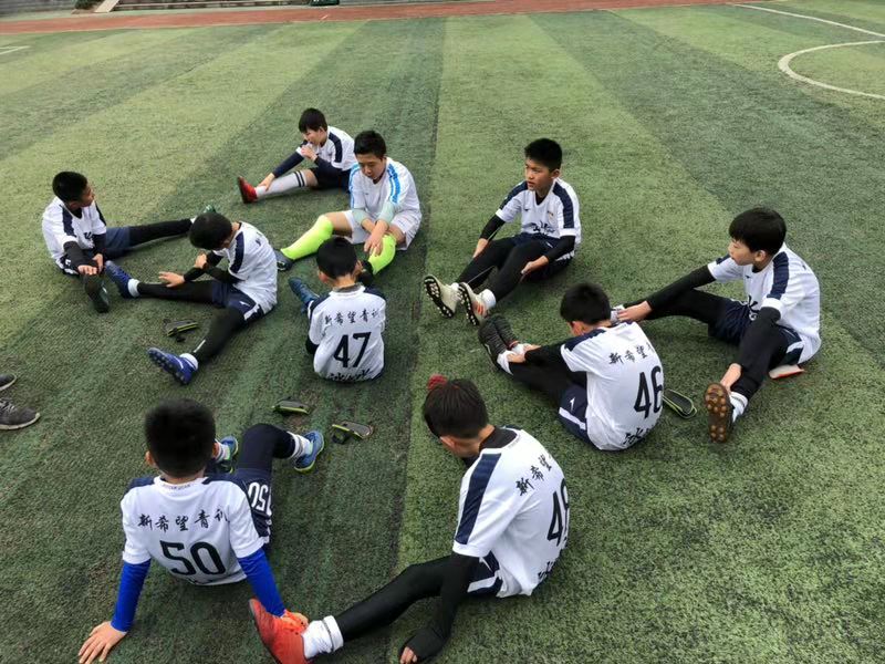 脚下过才叫真本事新希望俱乐部足球小将们出击！