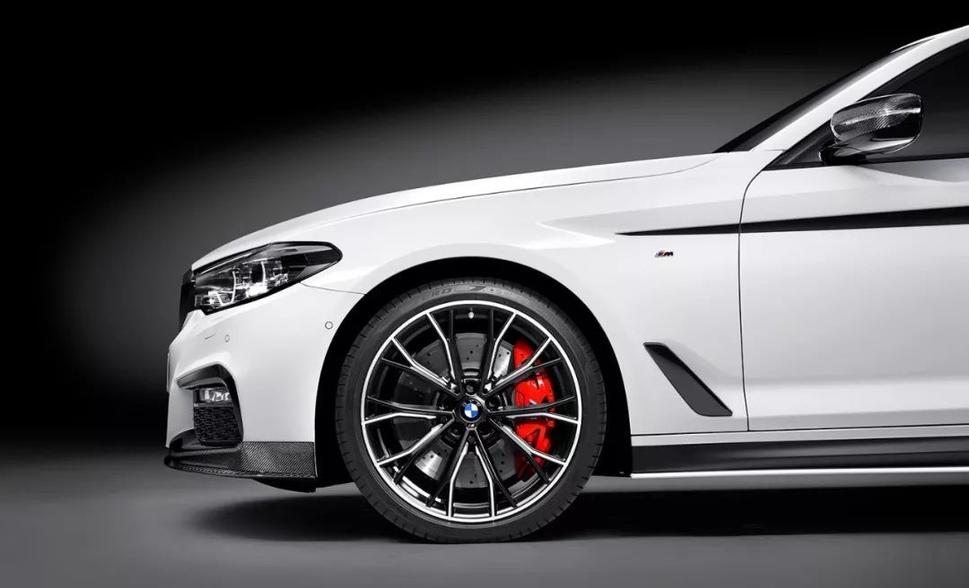 新买的车发现有喷漆怎么办,刚买的车车漆出问题怎么办