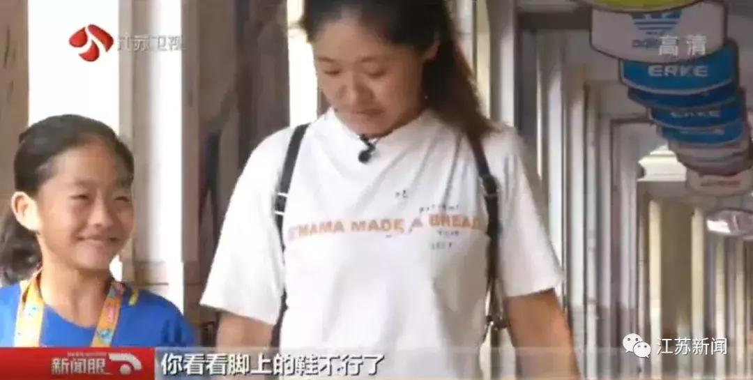 穿不起专业球鞋，9岁的她是足球场上唯一的女生：我们穷但也有梦想