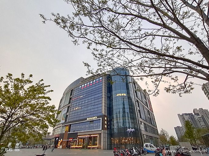 vivos6手机值得入手吗,vivos6靓丽外观年轻人5g手机