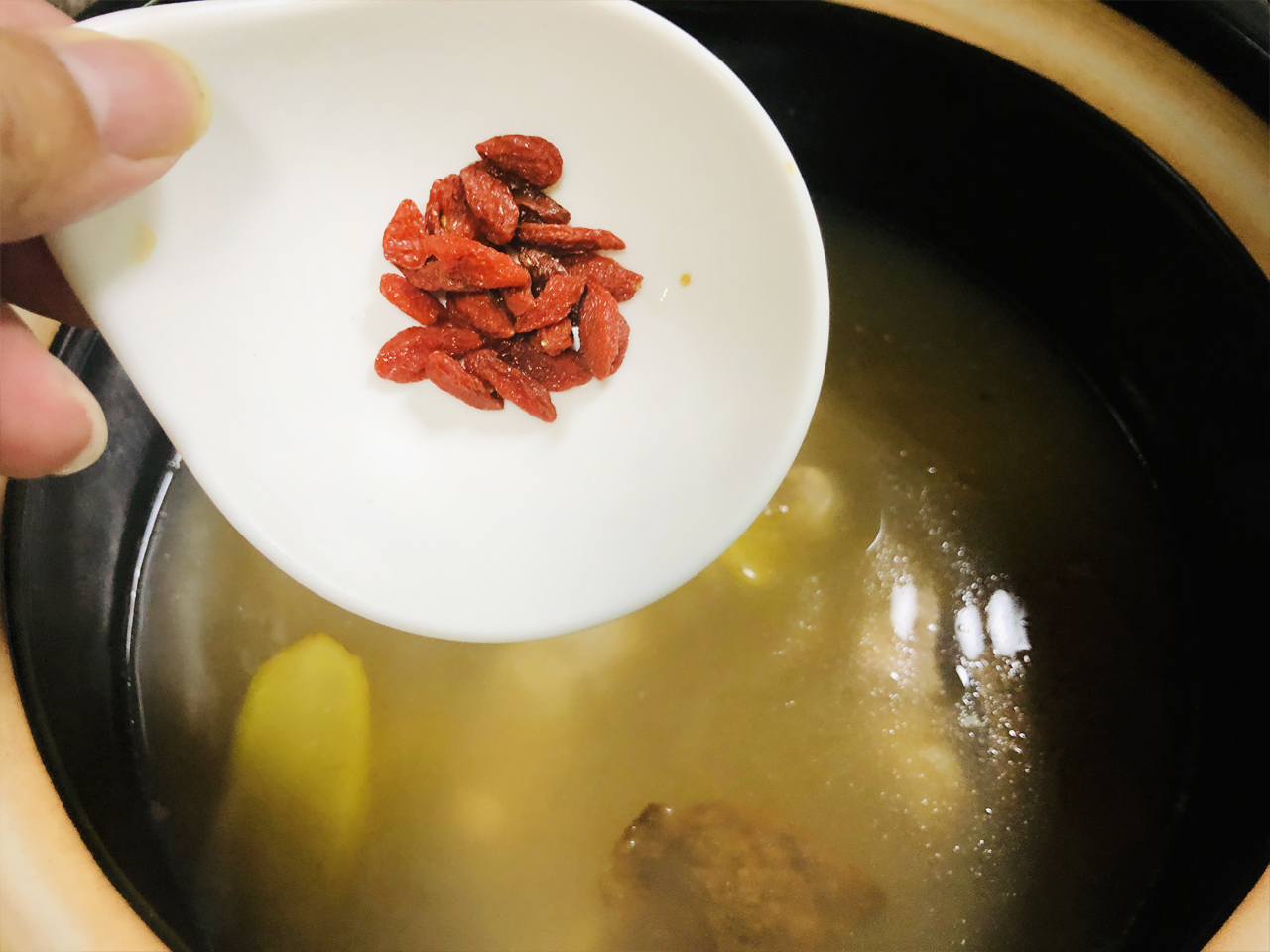 墨鱼汤怎么煲香味才浓郁,拿墨鱼煲什么汤好喝