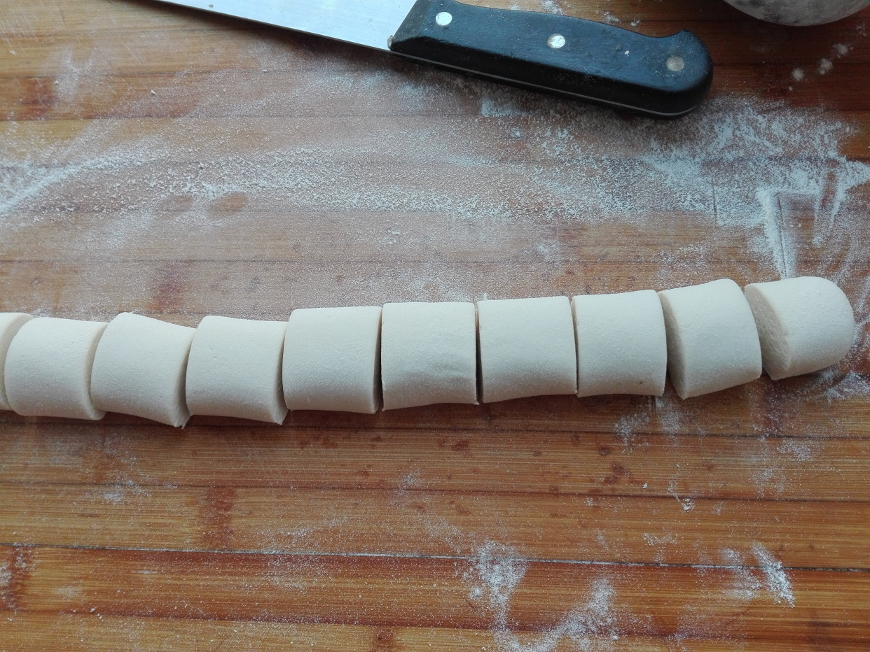 馒头吃不完怎么做成家常菜,馒头吃不完怎么做好吃不用锅