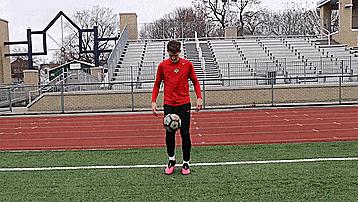 简单易学颠球技巧,八种颠球技巧口诀