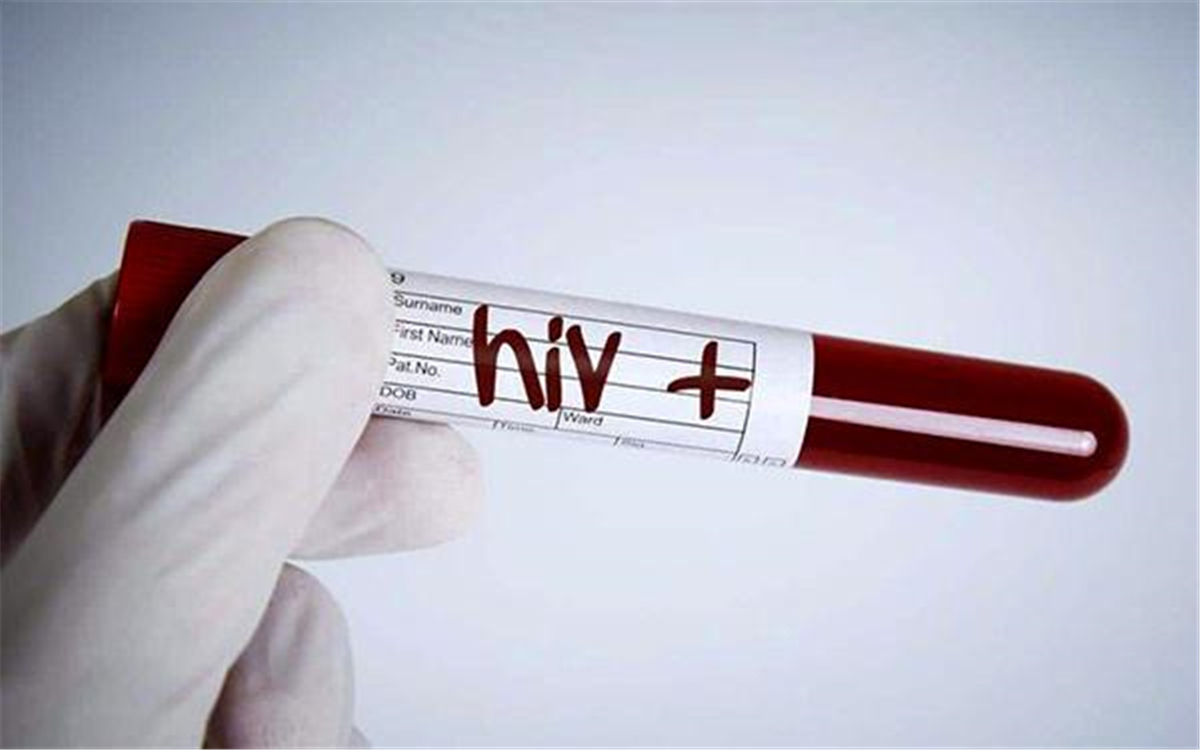 人类和猩猩有共同祖先吗,人类和大猩猩基因相似的原因