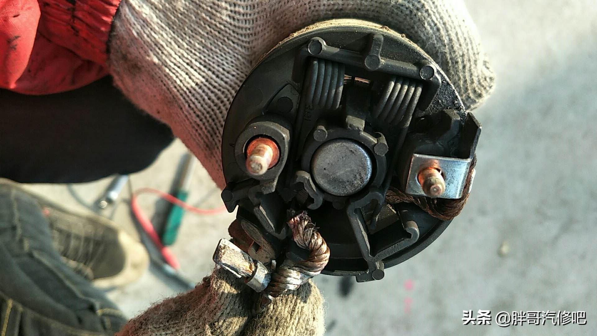 别克凯越更换起动机碳刷教程,凯越起动机马达更换碳刷图解