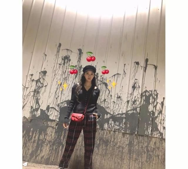 匡威代言人欧阳娜娜,匡威onestar红白拼接欧阳娜娜